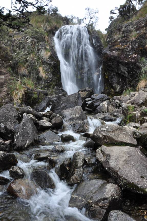 Uma das cachoeiras de águas geladas do Parque Nacional Laguna Negra, perto de Apartaderos, na região de Mérida, nos Andes venezuelanos